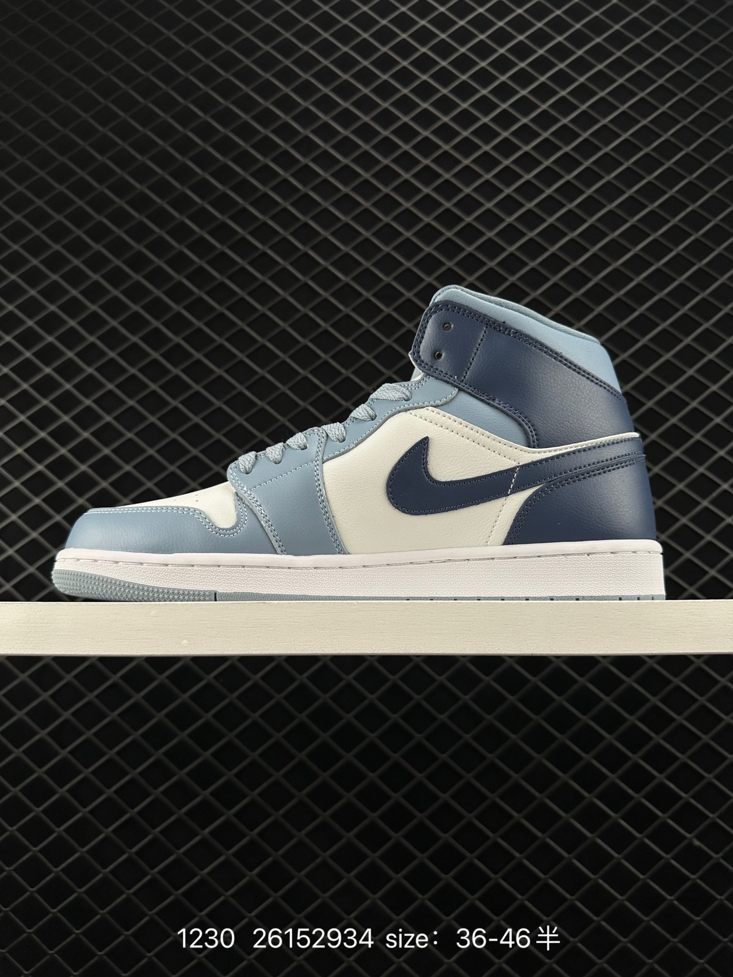 Air Jordan 1 Mid ”Light Smoke Grey“